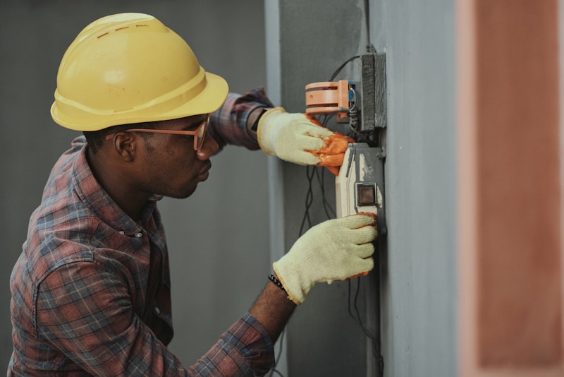 Safety Helmet & Work Gloves Combo